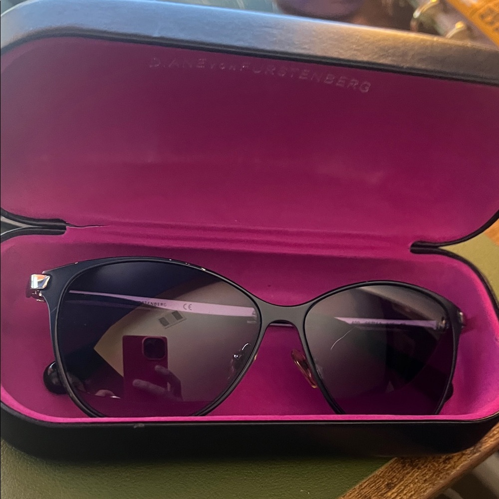 Diane von Furstenberg Navy Blue Sunglasses – Includes Case
